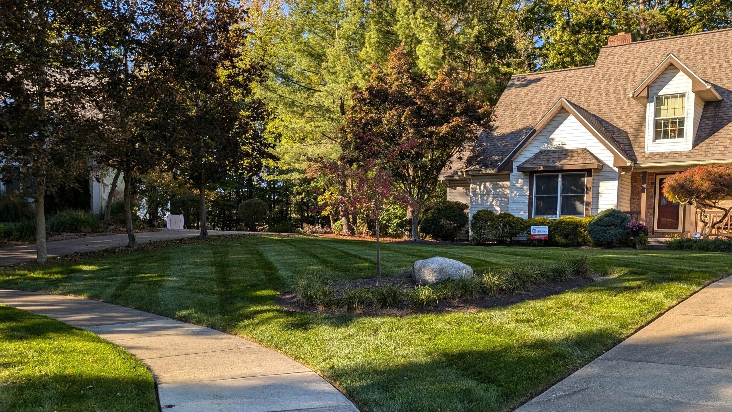 weekly lawn maintenance in Cuyahoga Falls